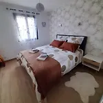 Maison Confortable A 80 M² Avec Jardin Spacieux 度假居 *