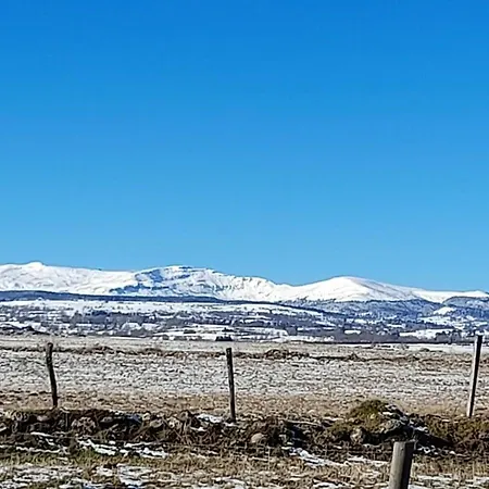 Maison Confortable à 80 M² Avec Jardin Spacieux Hébergement de vacances Coltines