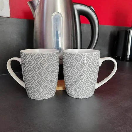 Hébergement de vacances Maison Confortable à 80 M² Avec Jardin Spacieux *